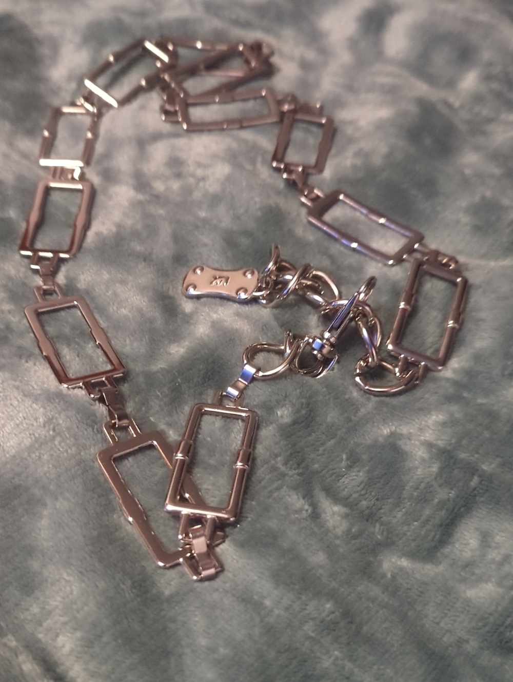 29-Silver Rectangular Link belt - Women Accessories. Small size. Pre-loved